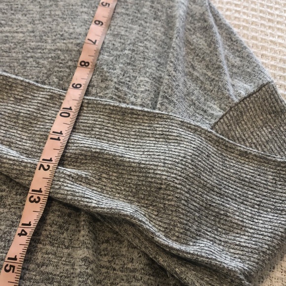 a.n.a. L Sweater Woman’s ribbed Sleeves, Back Detail Cozy and Soft Like New - Picture 5 of 7